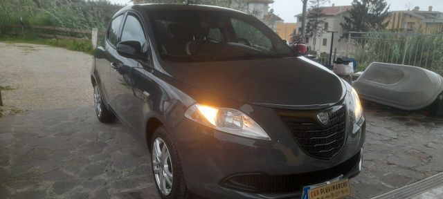 Lancia Ypsilon 1.2 69 CV 5 porte neopatentati!