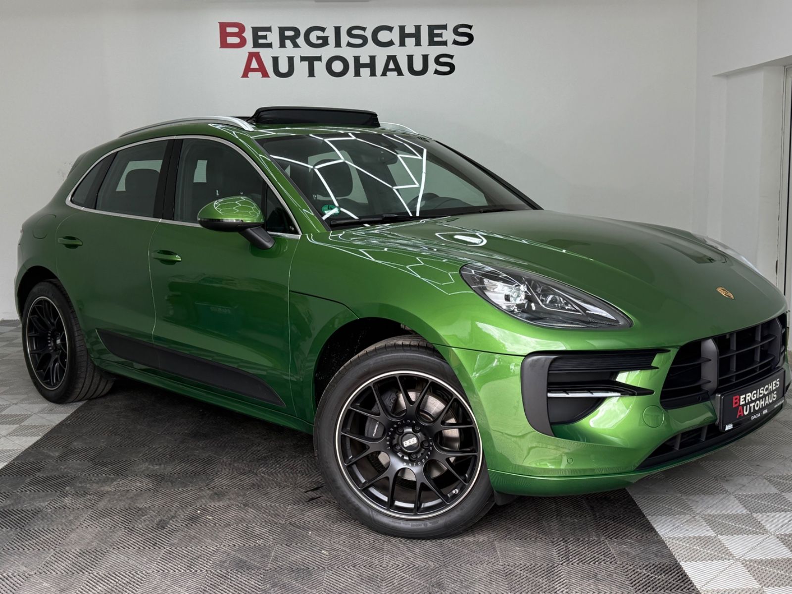 PORSCHE Macan