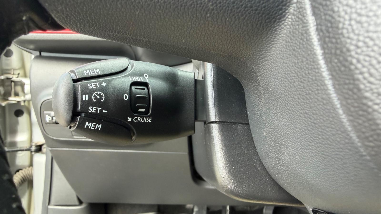 Citroën C3 Feel, Sitzheizung, Einparkhilfe, LED