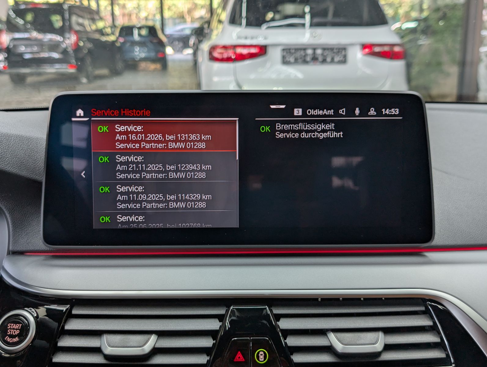 Fahrzeugabbildung BMW 520d M Sport MHEV LEDER HUD AMBI LED APP 4xSHZ