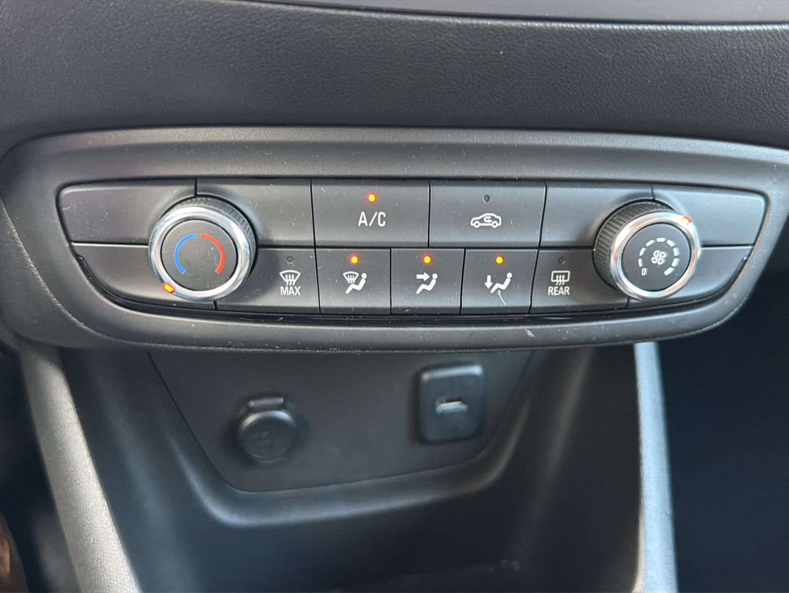 Fahrzeugabbildung Opel Crossland X Edition - 61 kW - Tempomat
