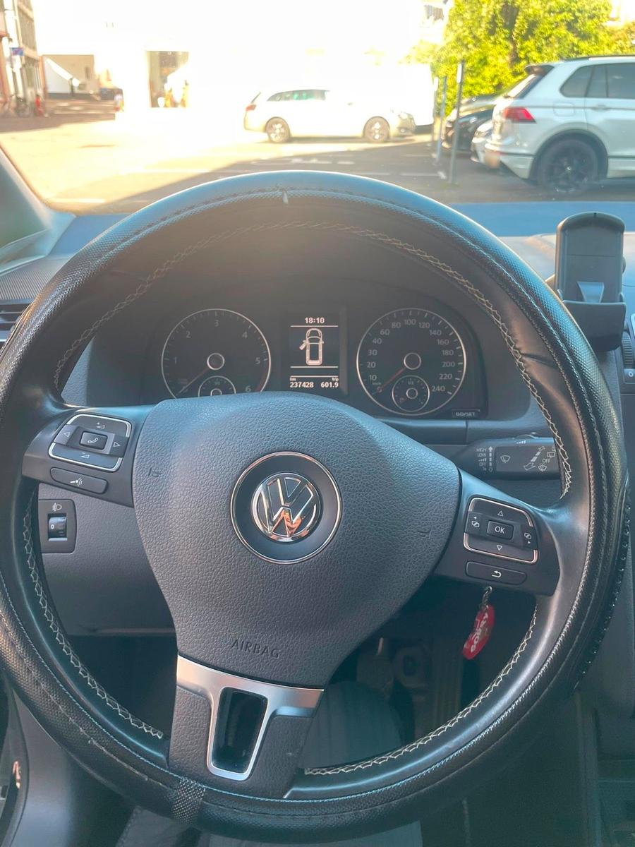 Volkswagen Touran 2015 — photo 6