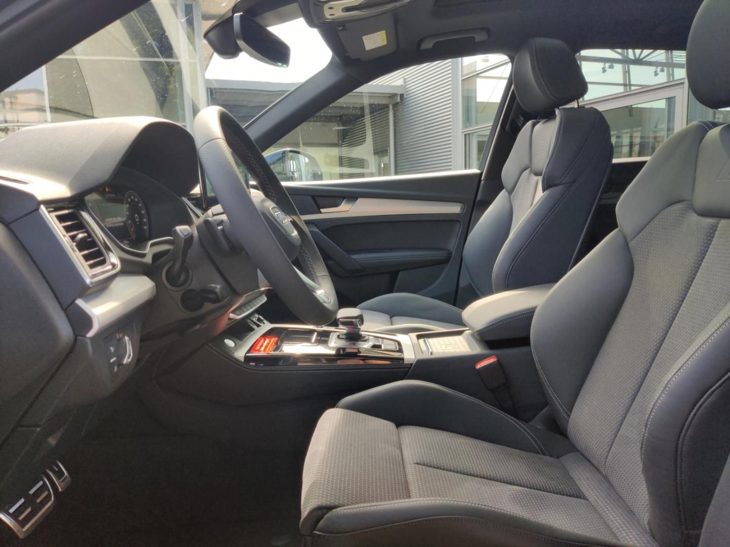 Fahrzeugabbildung Audi Q5 SUV S line business 40 TDI quattro, Matrix, T