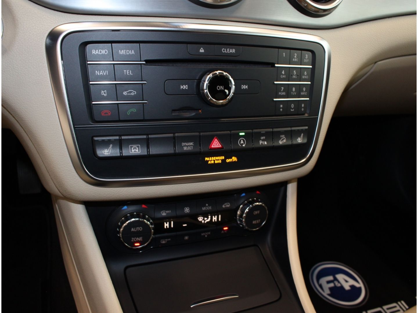 Fahrzeugabbildung Mercedes-Benz GLA 250 - 4Matic*Score*Navi*Pano*Kamera*