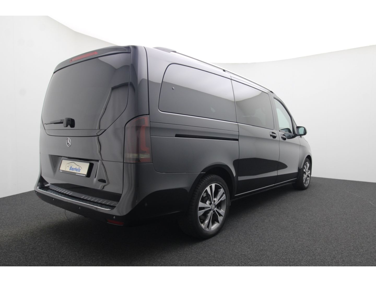 Fahrzeugabbildung Mercedes-Benz V 250 EDITION lang AHK LED Totwinkelassistent 3-