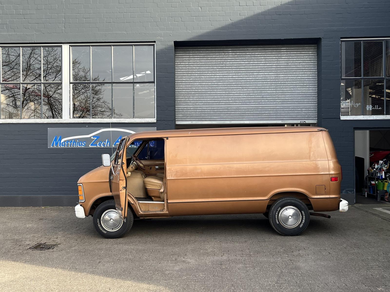 Dodge Ram Van 250 Custom * Survivor im Erstlack *