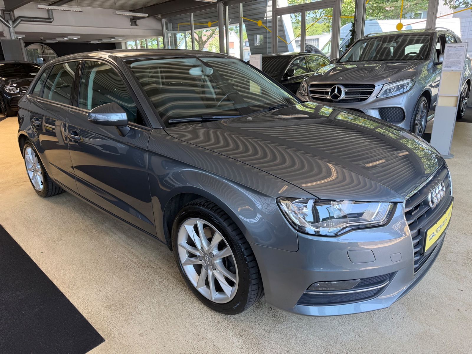 Fahrzeugabbildung Audi A3 Sportback 2.0 TDI attraction quattro