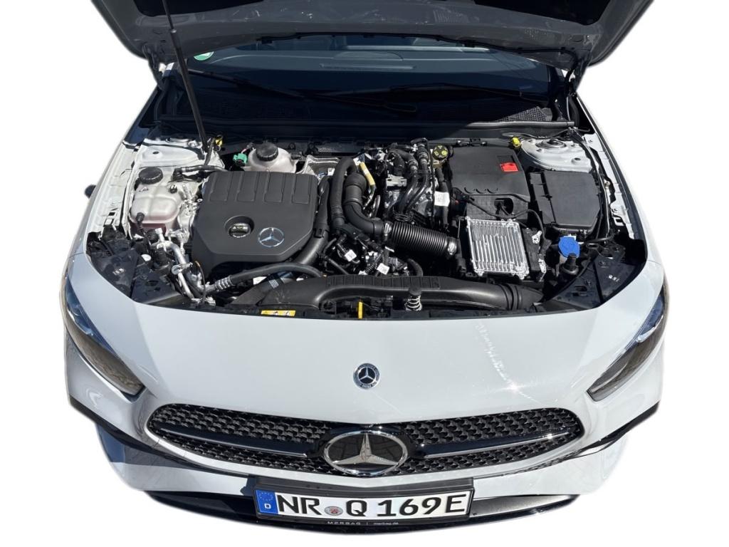 Mercedes-Benz A 250 e AMG PanoramaSD Multibeam Night Burmester