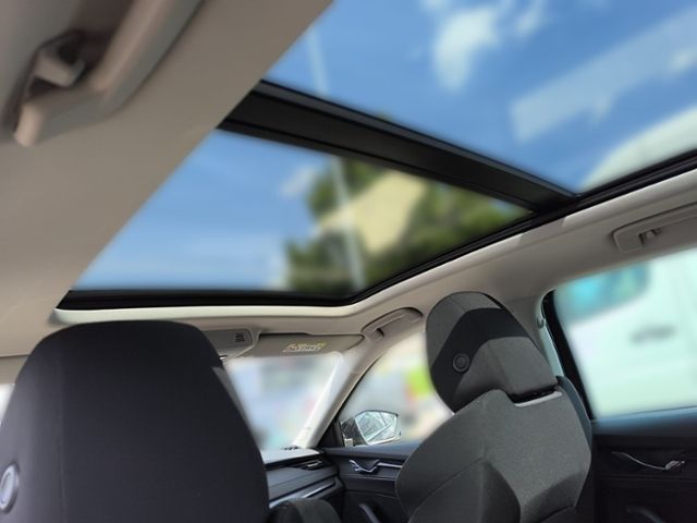 Fahrzeugabbildung SKODA Octavia Combi 1.0 TSI Ambition LED NAVI SMARTLIN