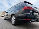 Volkswagen Golf VII Variant Comfortline BMT/Start-Stopp - Volkswagen Golf: Schwarz, Kombi