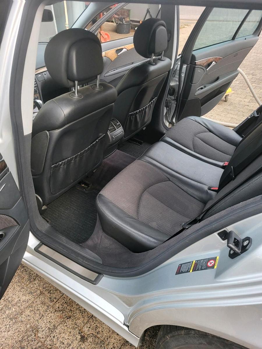 Mercedes-Benz E320 2006 — photo 12