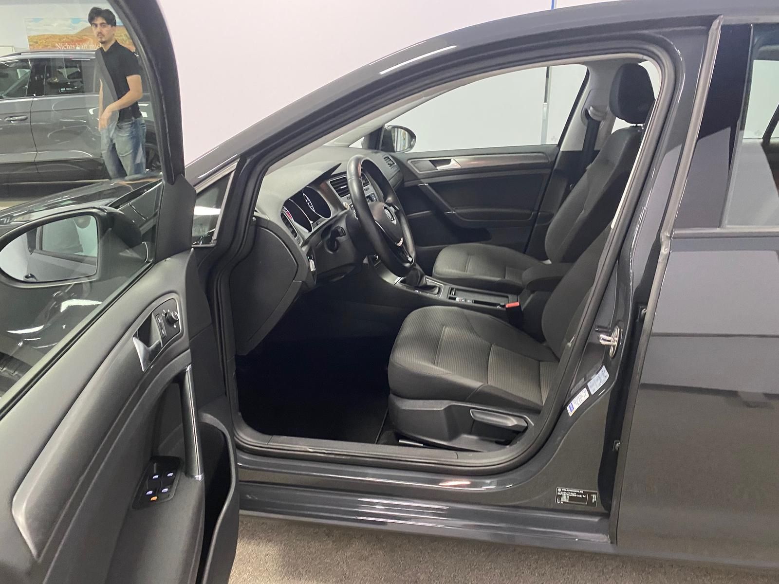 Fahrzeugabbildung Volkswagen Golf VII Comfortline+ALLWETTER+2-ZKLIMA+PDC+HEIZ