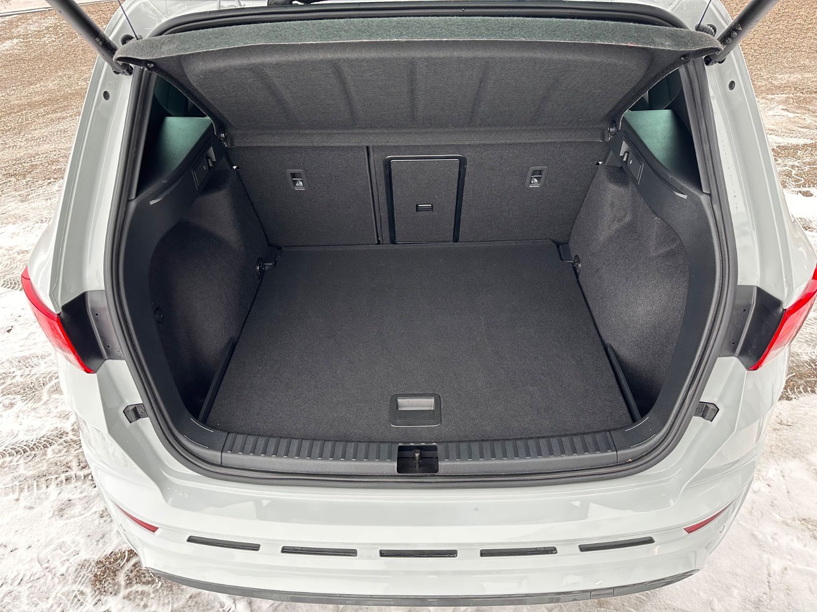 Fahrzeugabbildung CUPRA Ateca 1.5 TSI DSG ACC/Navi/SHZG/eHeck/LED/Travel