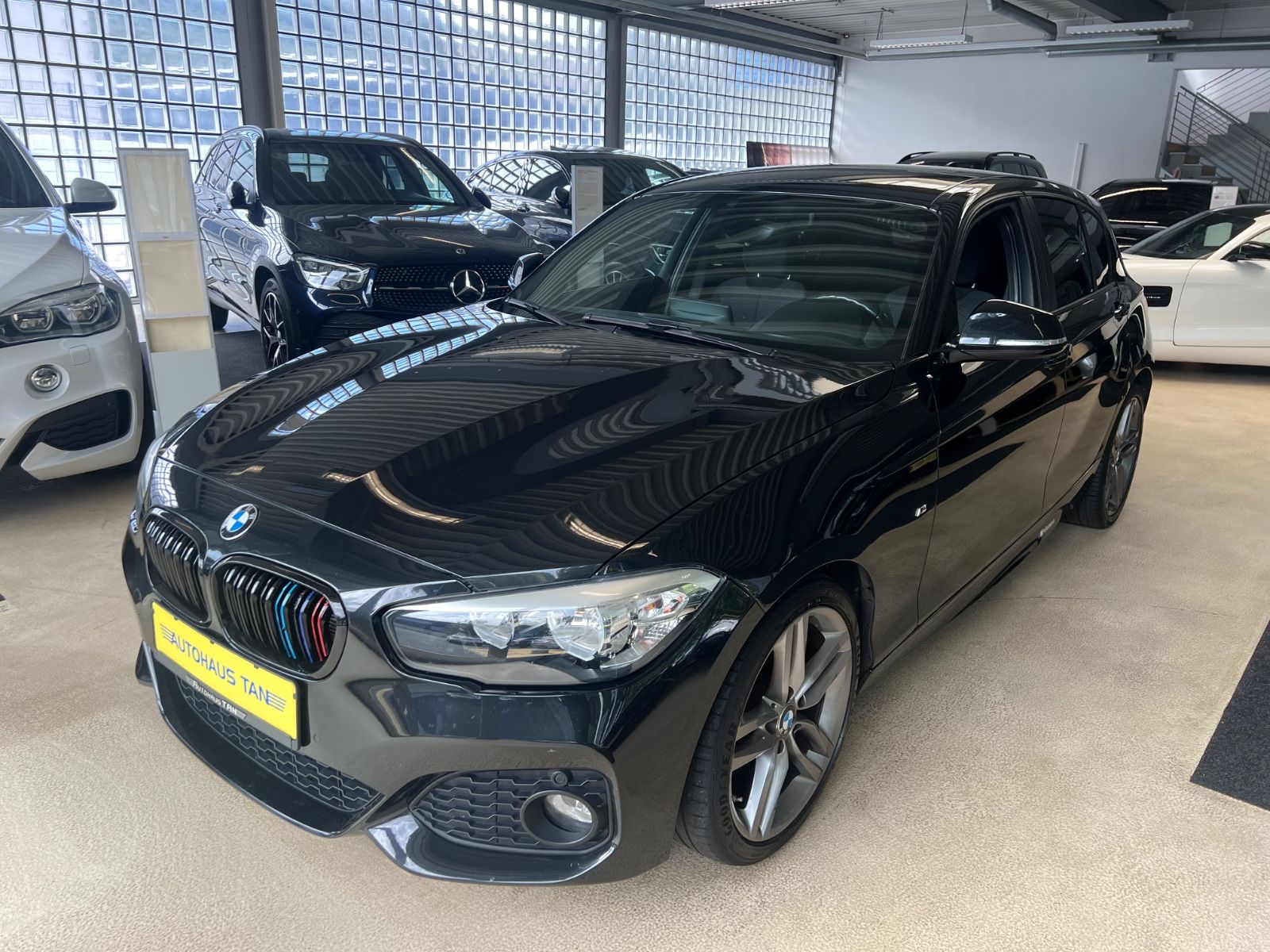 Fahrzeugabbildung BMW 120 i M Sport Paket * NAVI * SITZHEIZUNG *