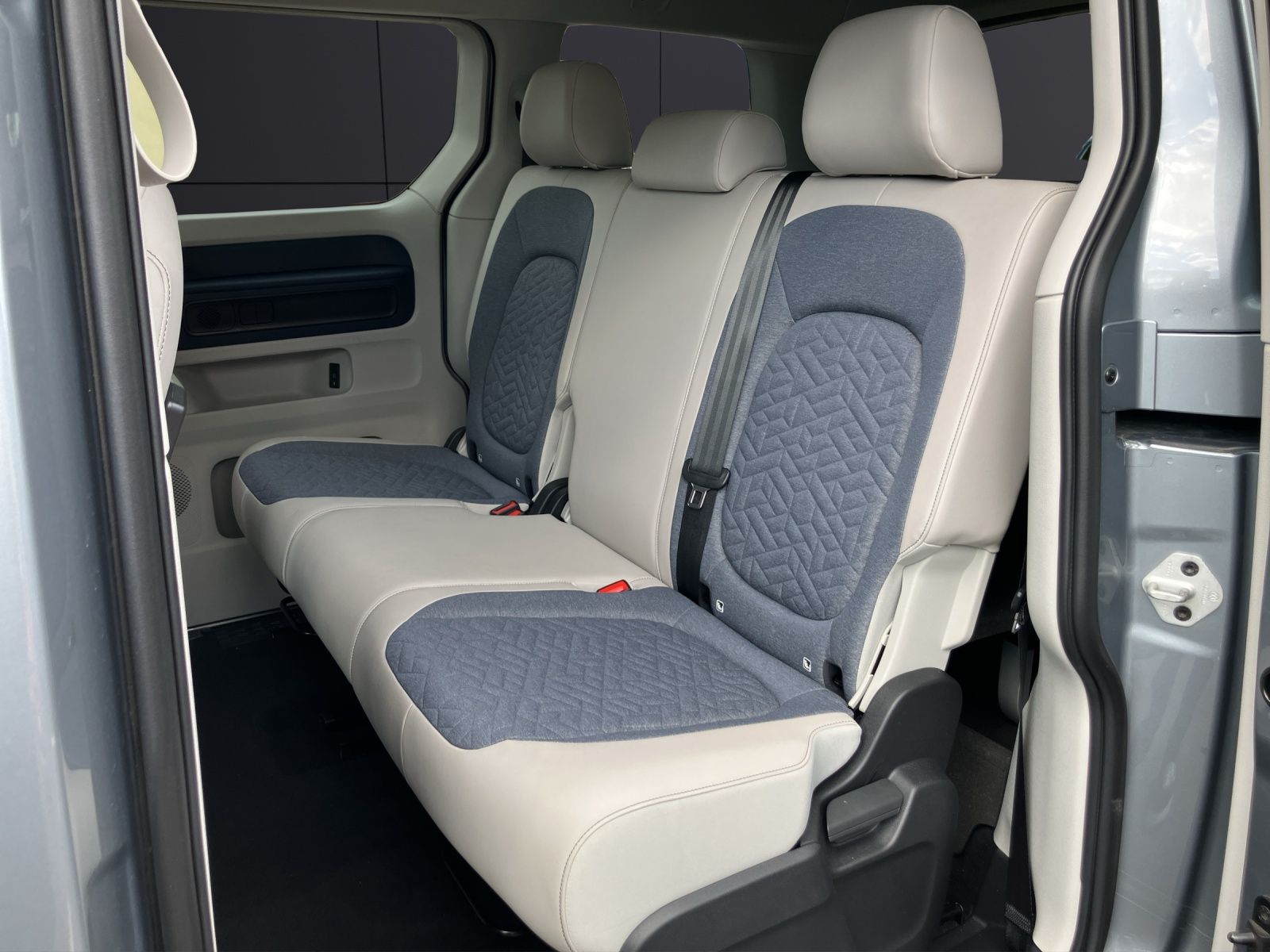 Fahrzeugabbildung Volkswagen ID.Buzz Pro Matrix AHK Navi ACC