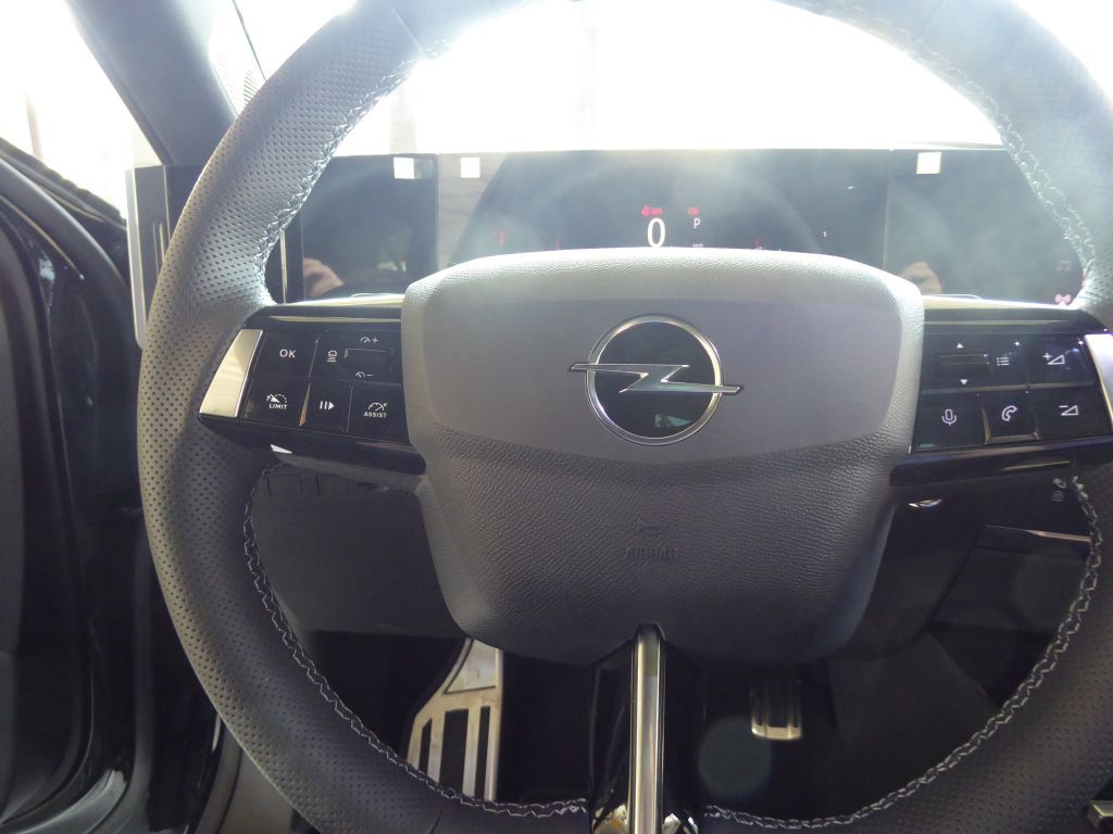 Fahrzeugabbildung Opel Astra Ultimate 1.2 Turbo Aut.+Panorama+LED+HUD+