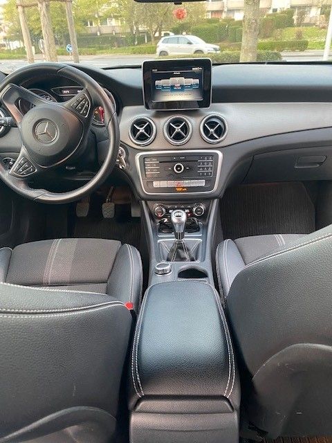 Image of Mercedes-Benz CLA 200 Shooting Brake