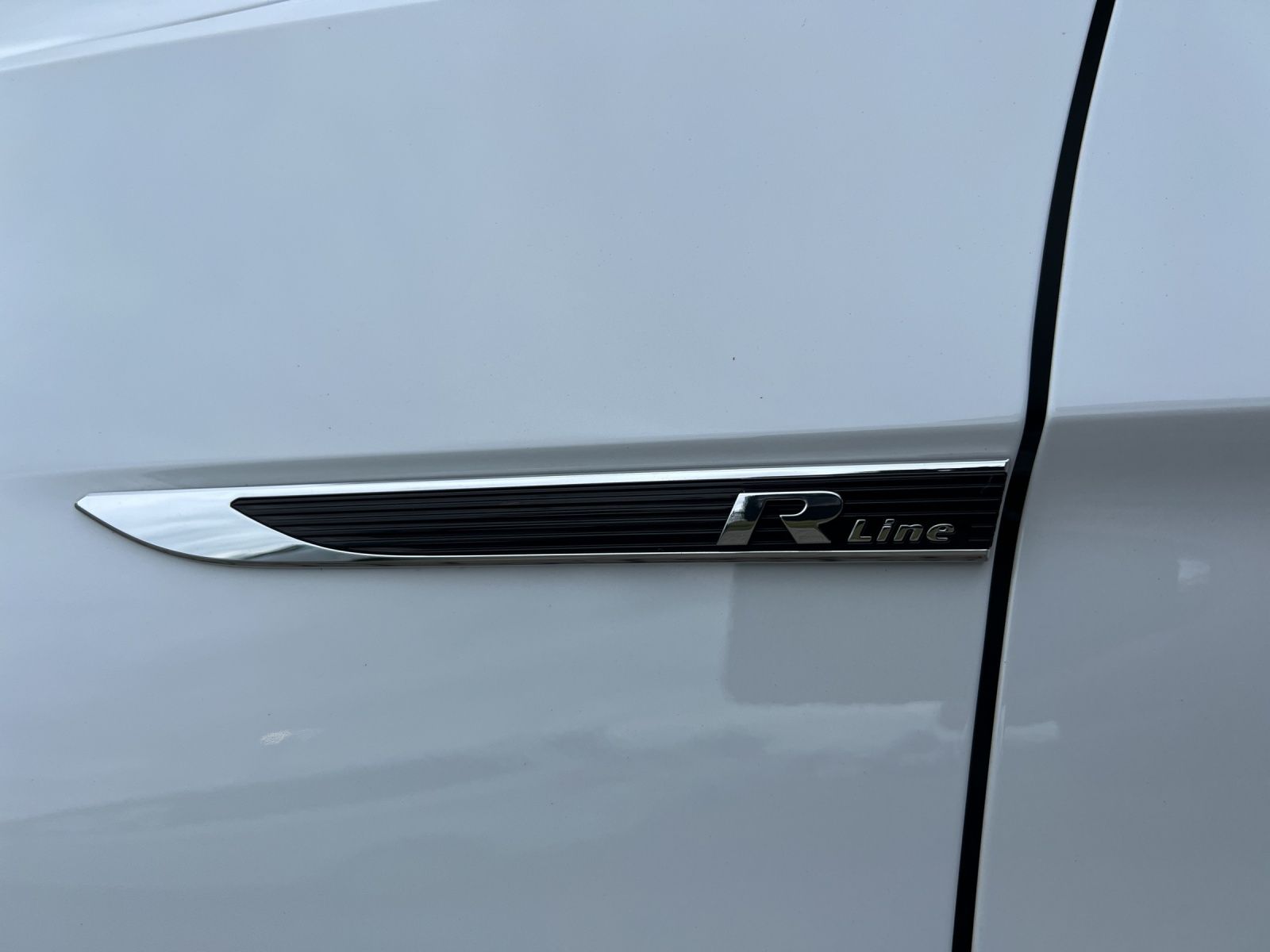 Fahrzeugabbildung Volkswagen Passat Variant R-Line Elegance TSI DSG LED ACC N