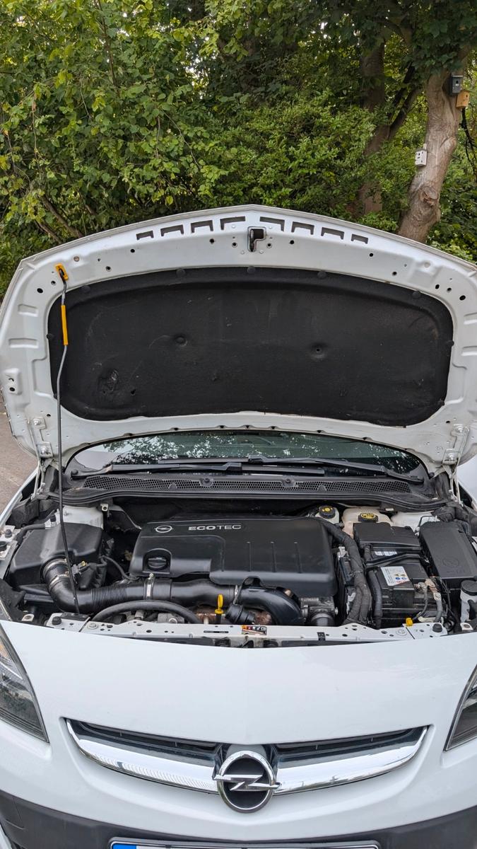 Opel Astra 2013 — photo 11