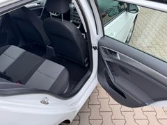 Fahrzeugabbildung Volkswagen Golf VII Lim. Trendline BMT Klima Einparkhilfe