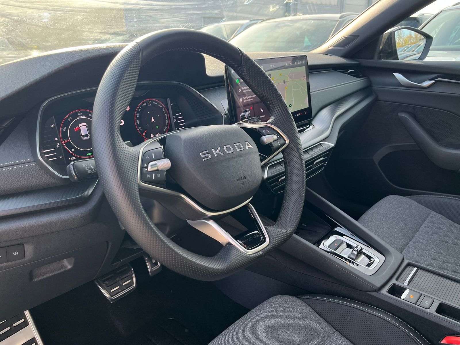 Fahrzeugabbildung SKODA Octavia 1.5 DSG Sportline PANO*MATRIX*AHK*5J.GAR