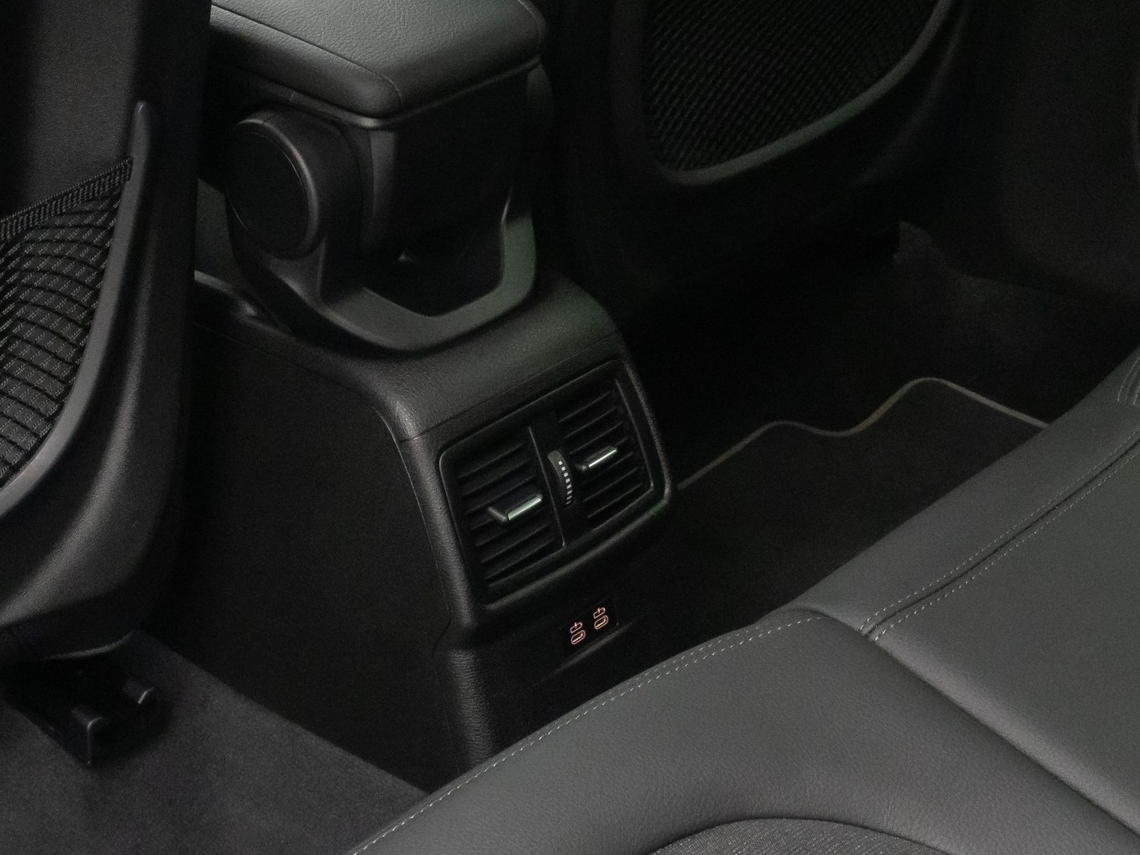 Fahrzeugabbildung BMW X1 sD18i Sport Line Kamera DAB LED Teilleder 18"