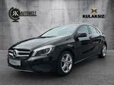 Mercedes-Benz A 200 BlueEfficiency URBAN*BIXENON*PANO*PDC*SHZ* - Mercedes-Benz mit Benzin-Antrieb: Schwarz, Panorama-Dach, Limousine