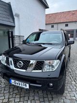 Nissan Pathfinder - wenig km, sehr guter Zustand - schwarze Nissan Pathfinder
