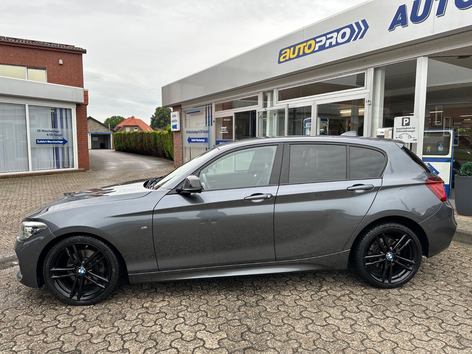 Fahrzeugabbildung BMW 125 i Edition M Sport Shadow LED/Navi/Leder/PDC