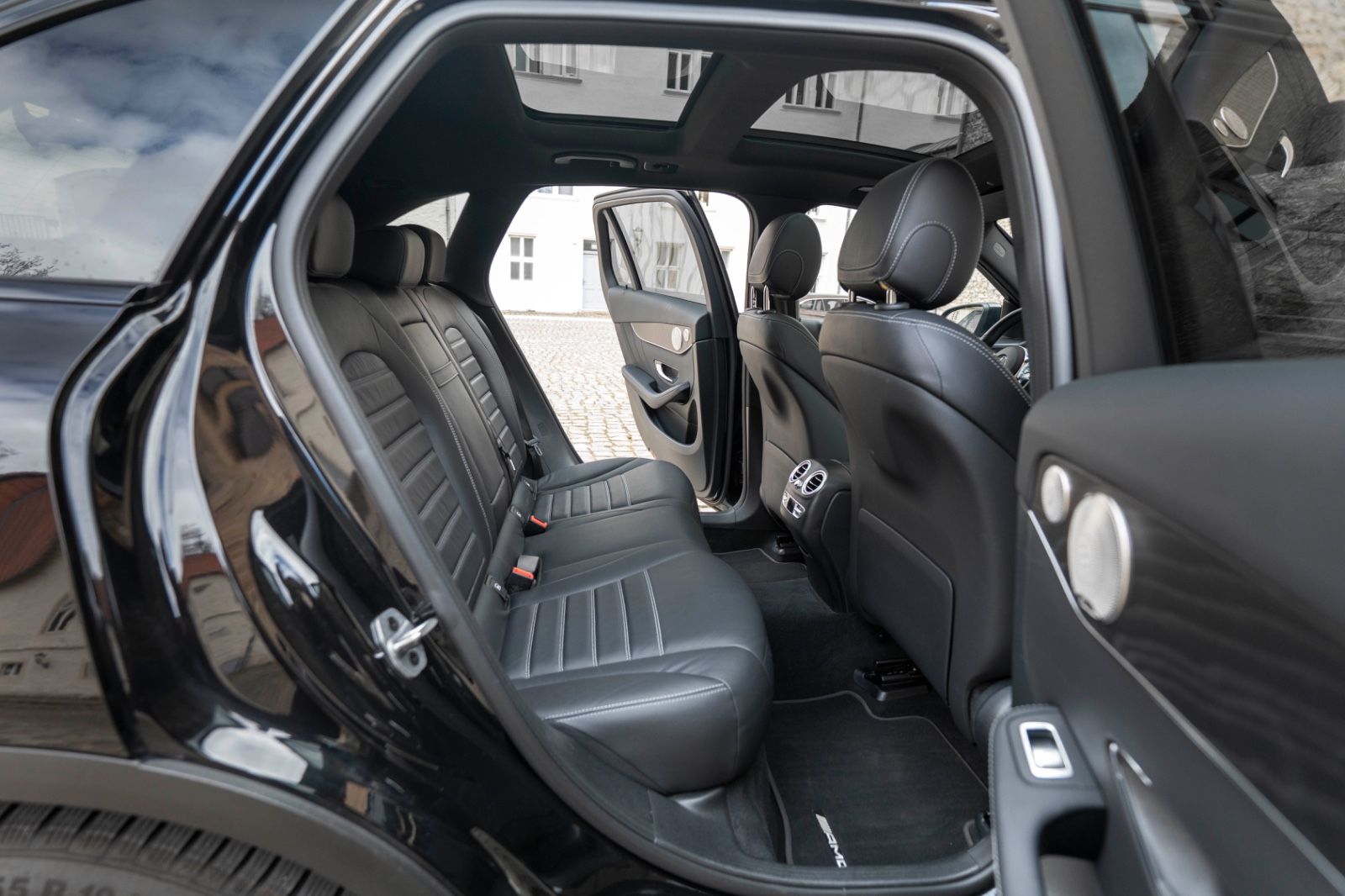 Fahrzeugabbildung Mercedes-Benz GLC 300d e 4Matic AMG BURMESTER 360° PANO M+S
