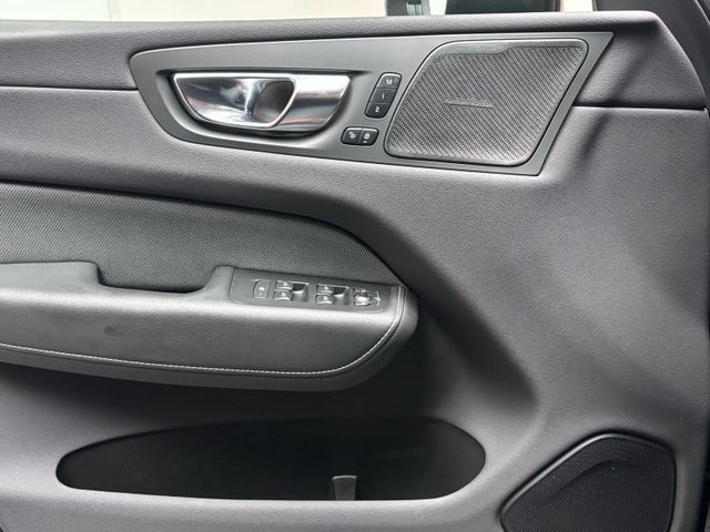 Volvo XC60 R Design T8 AWD*Pano*ACC*H&K*360°*StHz*LED*