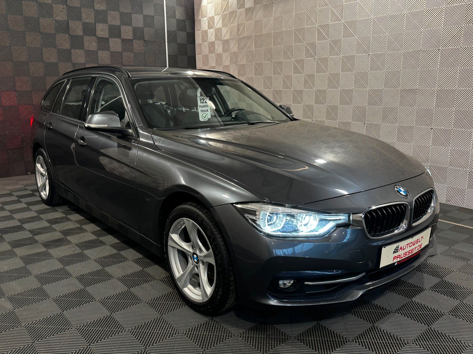 Gebrauchtwagen BMW 320 320i Touring xDrive*SPORT*LED-HIFI-PDC V+H-SHZ in Horb am Neckar