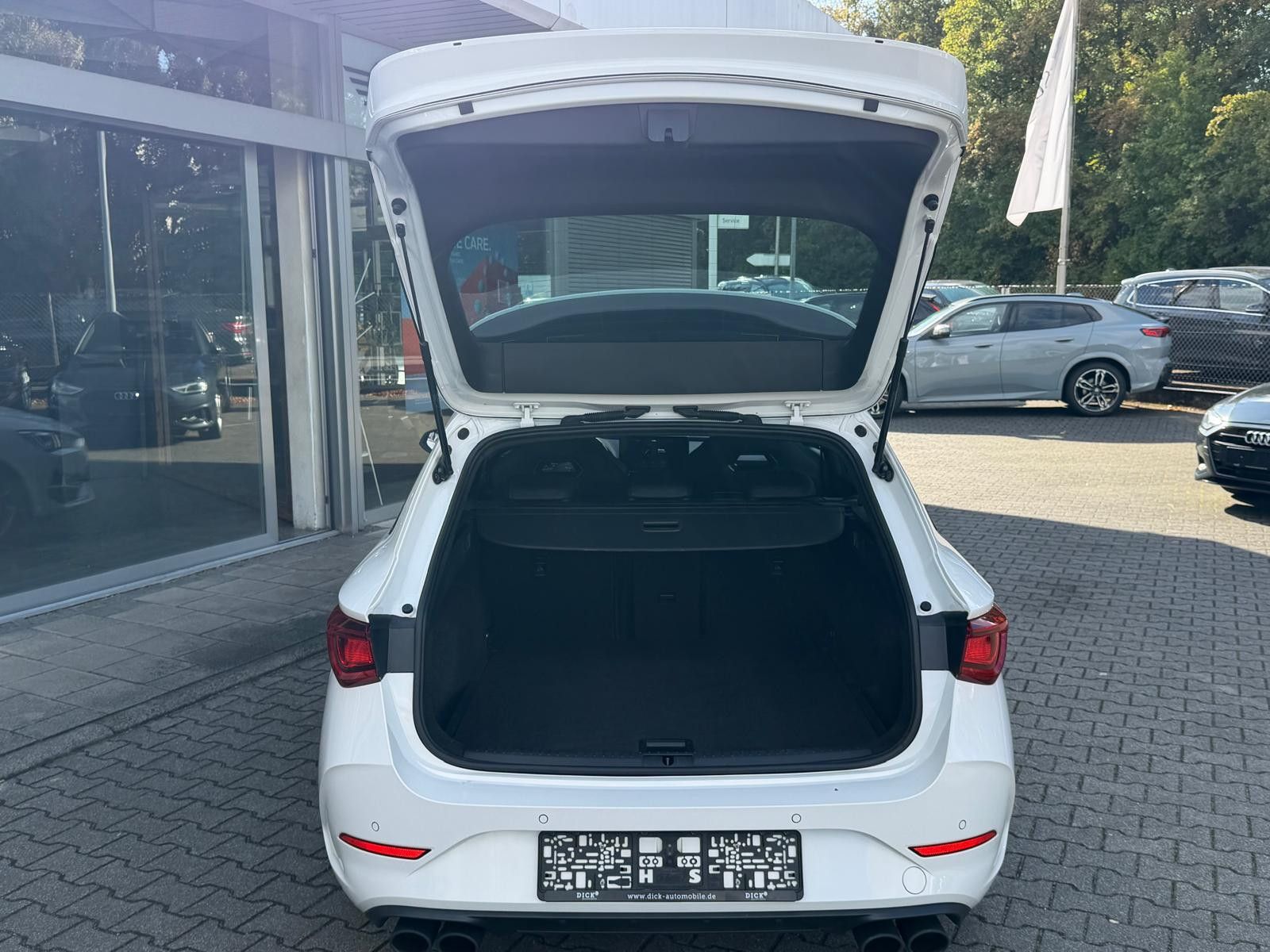 Fahrzeugabbildung CUPRA Leon 2.0 TSI VZ >VIRTU+LED+NAVI+PDC+DAB+19"+