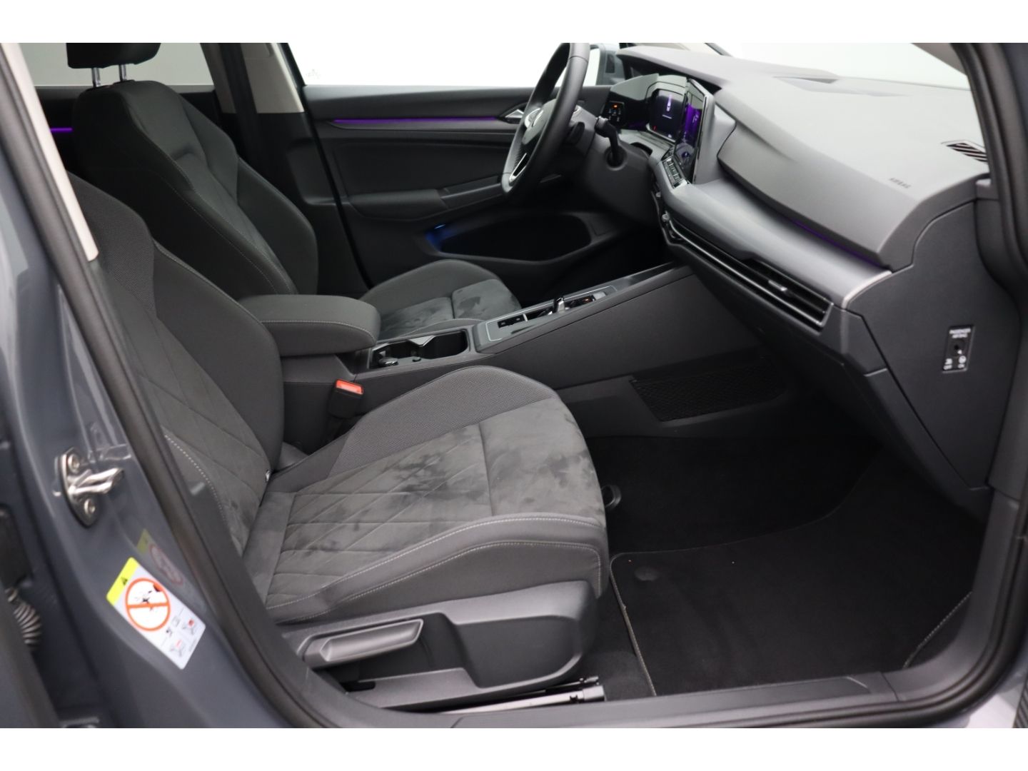 Fahrzeugabbildung Volkswagen Golf VIII 2.0 TDI DSG Style ACC Memory