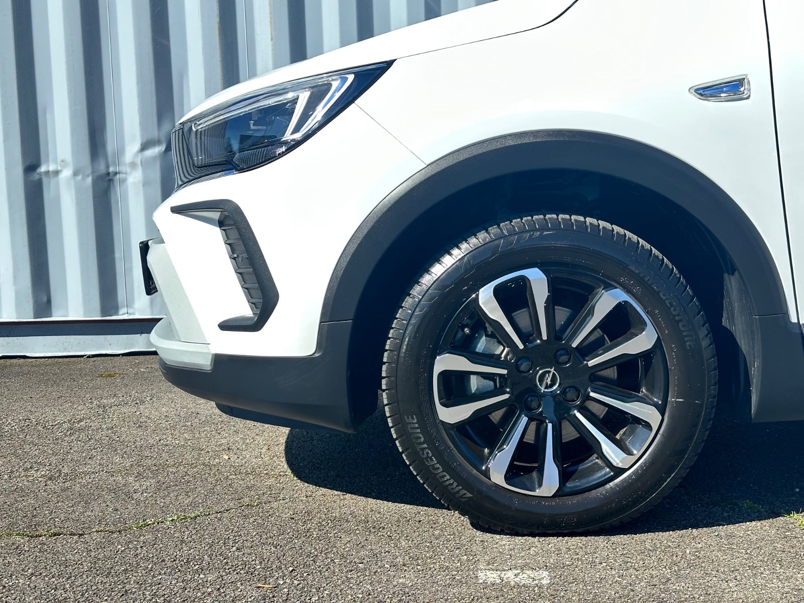Fahrzeugabbildung Opel Crossland Elegance Navi*Sitzh.*Allw.*Kamera