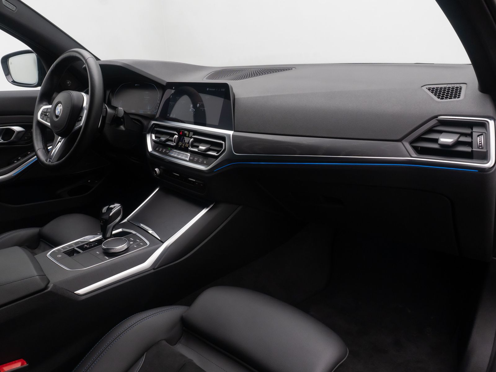 Fahrzeugabbildung BMW 330e M Sport Kamera Laser HUD DAB H/K AHK 19Zoll
