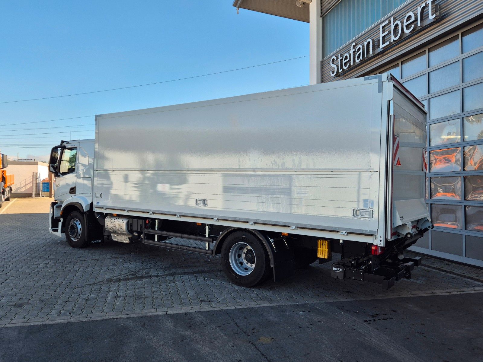 Fahrzeugabbildung Iveco AT190S40/FP Böse Schwenkwand LBW AHK