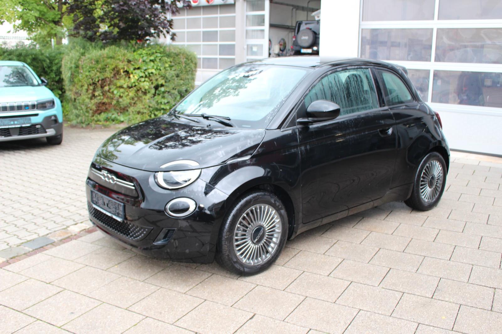 Fiat 500e  Action