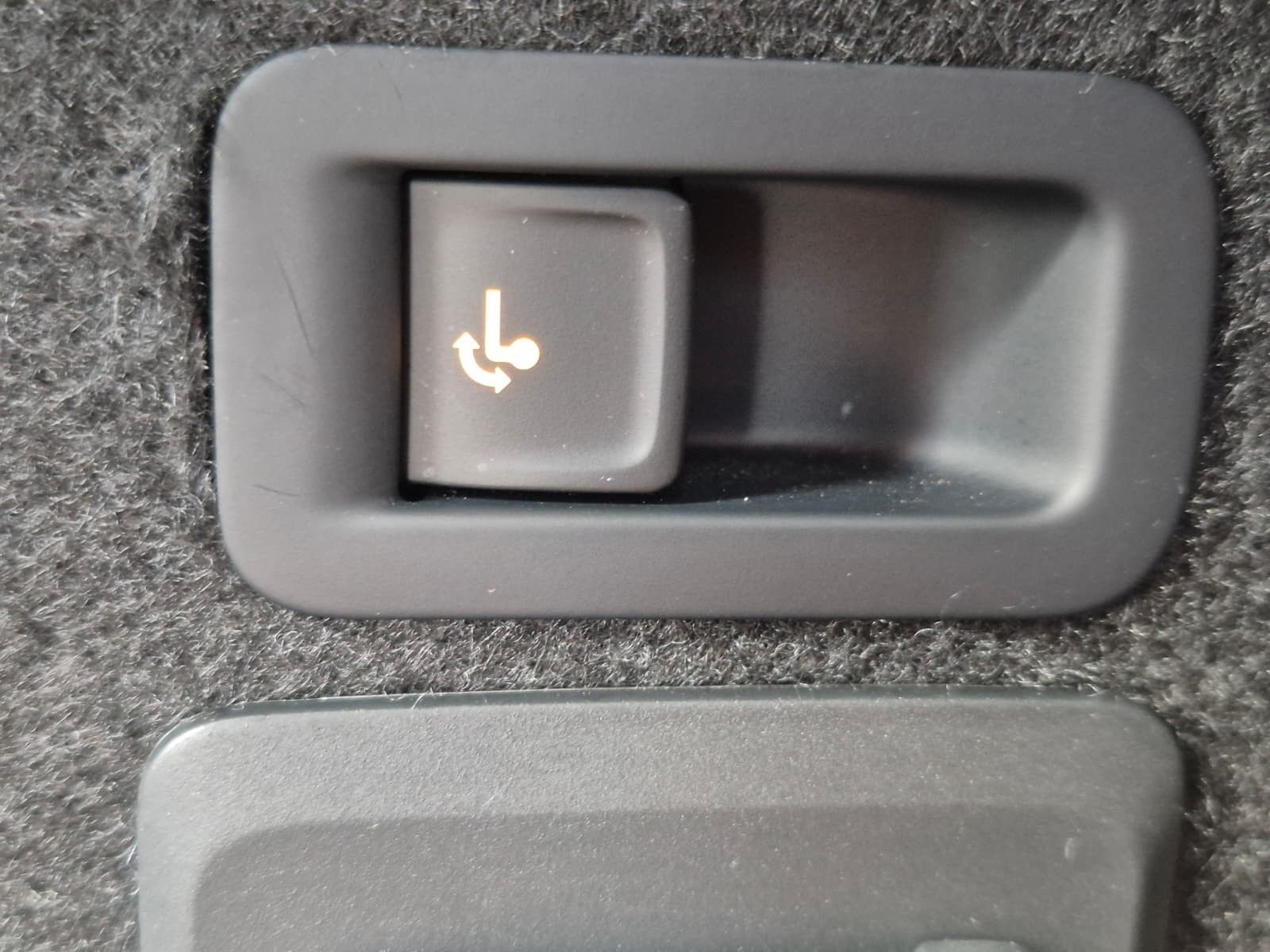 Fahrzeugabbildung CUPRA Leon 1.5 eTSI PANO*DCC*MATRIX*DINAMICA*AHK*5JG.