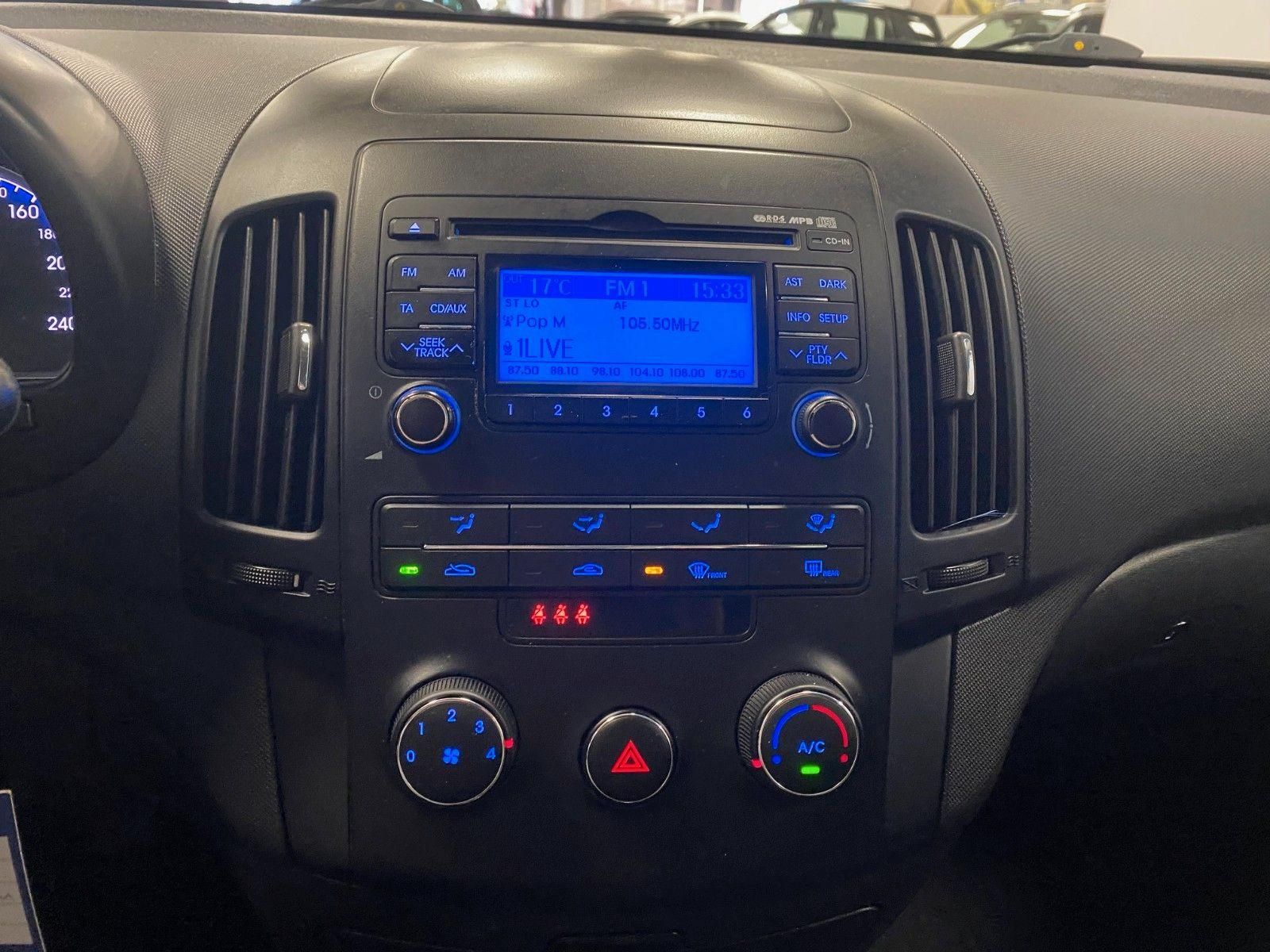 Fahrzeugabbildung Hyundai i30 1.4 Classic+ALUFELGEN+GARANTIE+KLIMA+HU NEU+