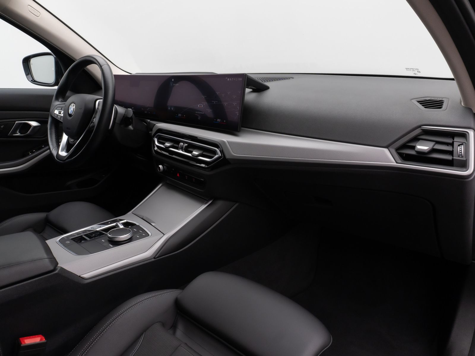 Fahrzeugabbildung BMW 320d Kamera DAB HUD Lenkradheizung Alarm Sport