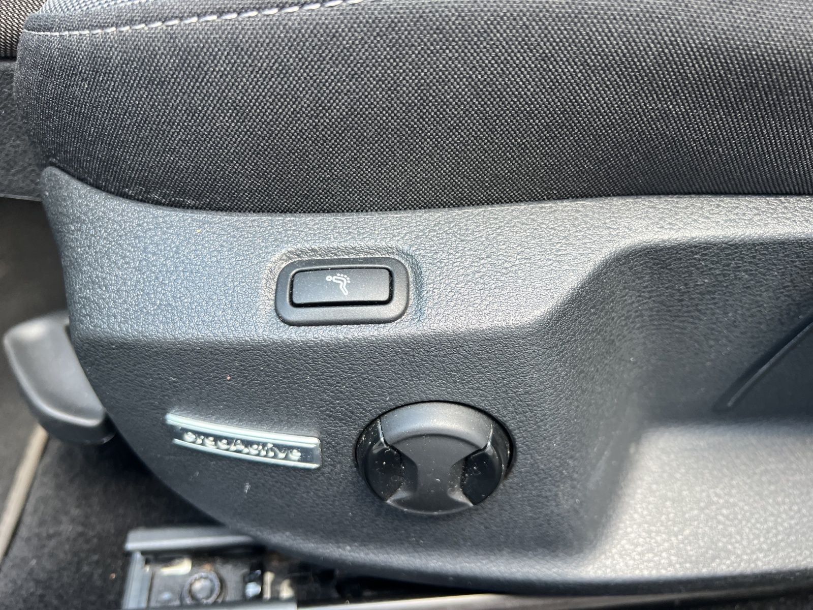 Fahrzeugabbildung Volkswagen Golf VII Variant TDI R-Line  DSG Navi ACC RFK SH