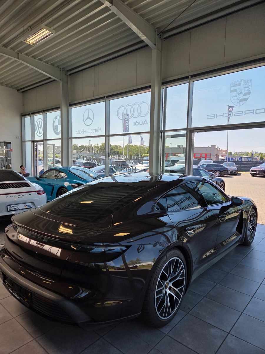 Fahrzeugabbildung Porsche Taycan/Sportsitze/Sportchrono/Innodrive