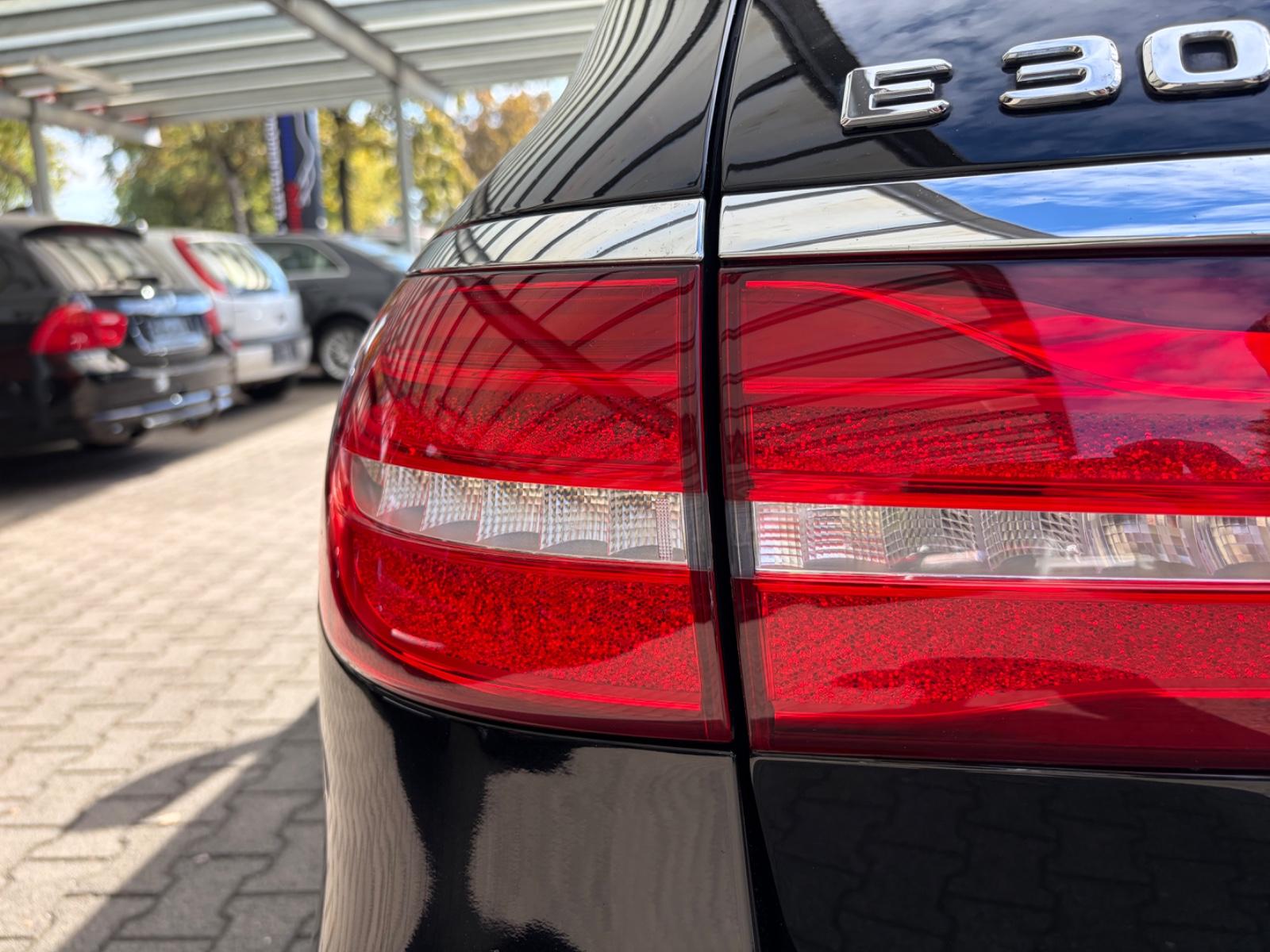 Mercedes-Benz E 300 d T 9G Avantgarde|NAVI|LED|KAM|AHK|Sport