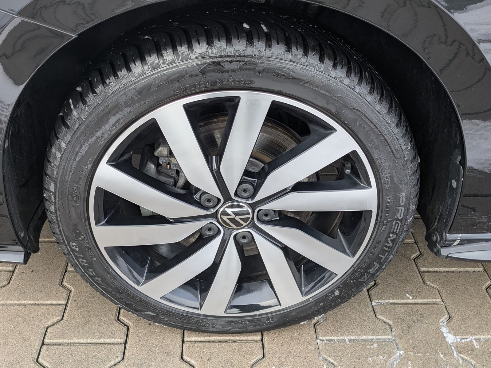 Fahrzeugabbildung Volkswagen Touran 2.0 DSG R-Line High. Pano 7-Si IQ.Dri AHK