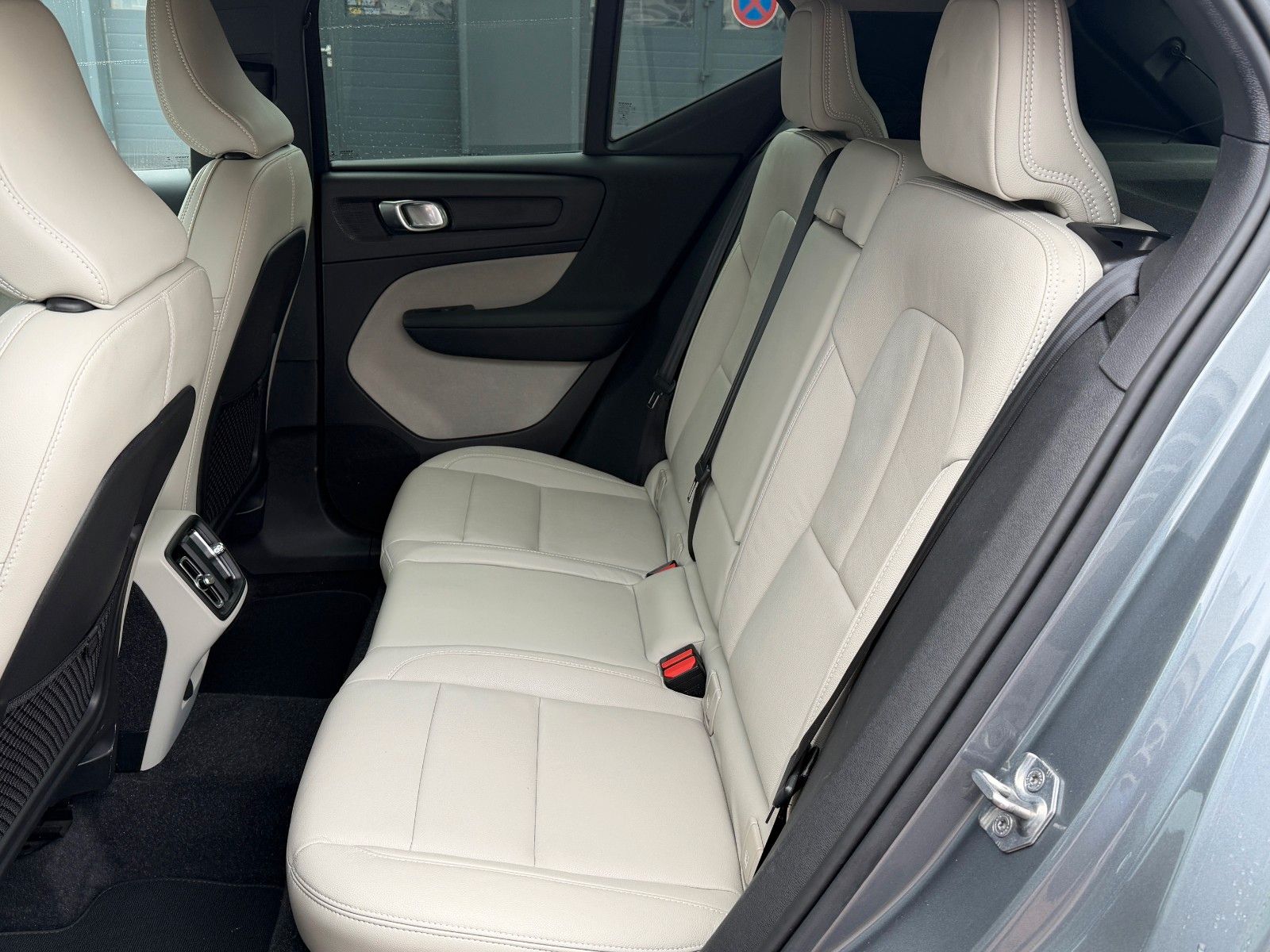 Fahrzeugabbildung Volvo XC40 T4 Momentum AWD *Nav*Totwinkel*AHK*LED*360°