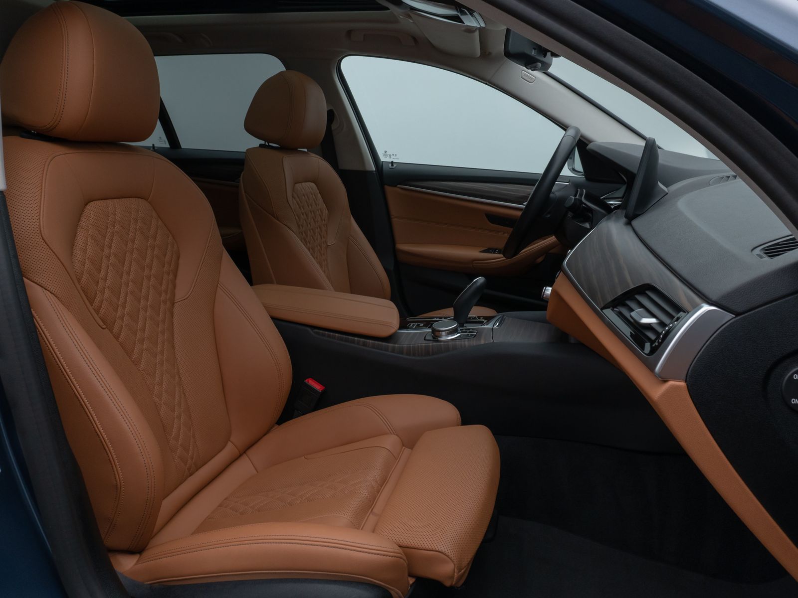 Fahrzeugabbildung BMW 530e Panorama Kamera HUD DAB HiFi Alarm Sport