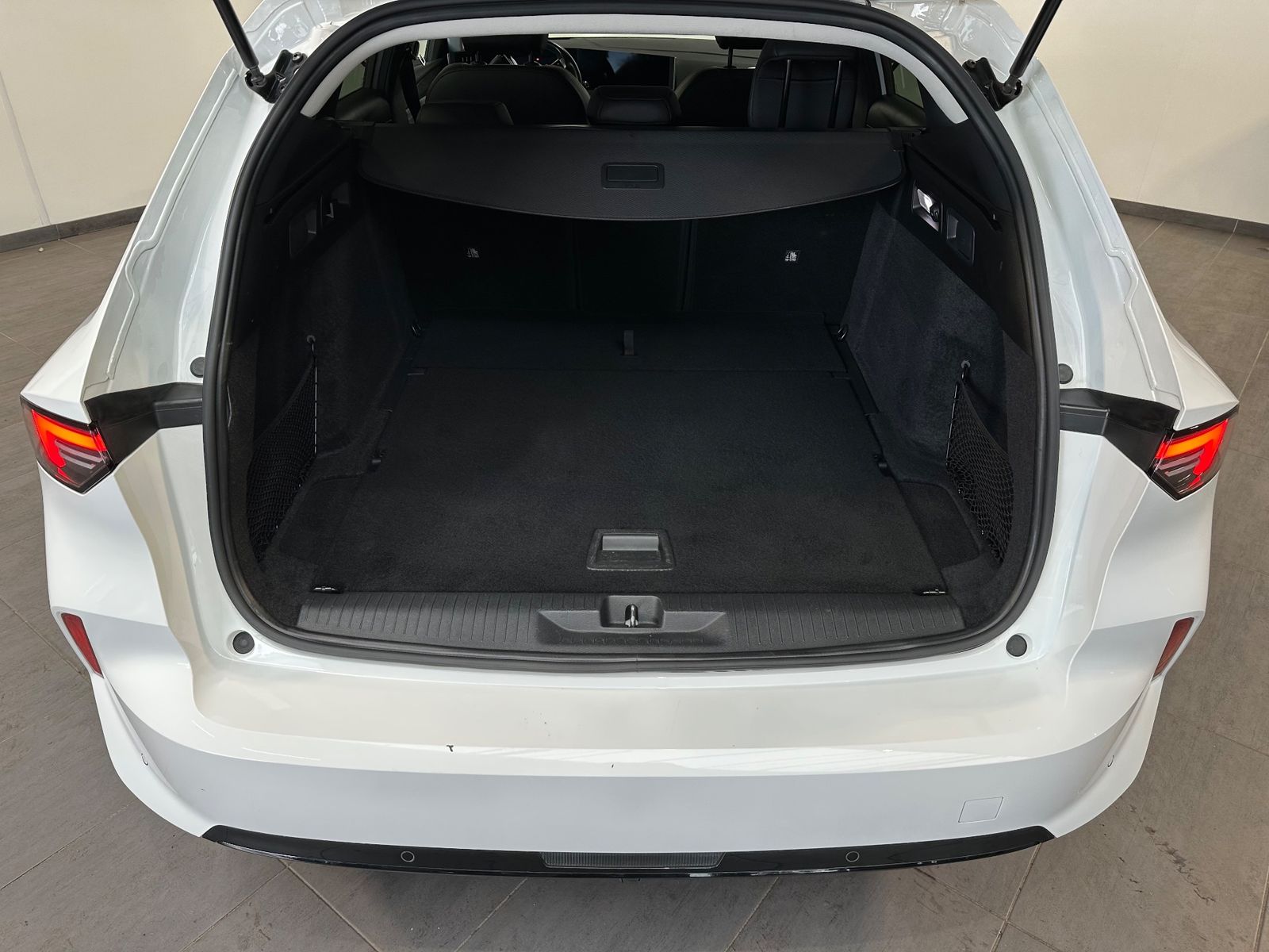 Fahrzeugabbildung Opel Astra SpT 1.5 D Aut. Business Elegance NAV+LED