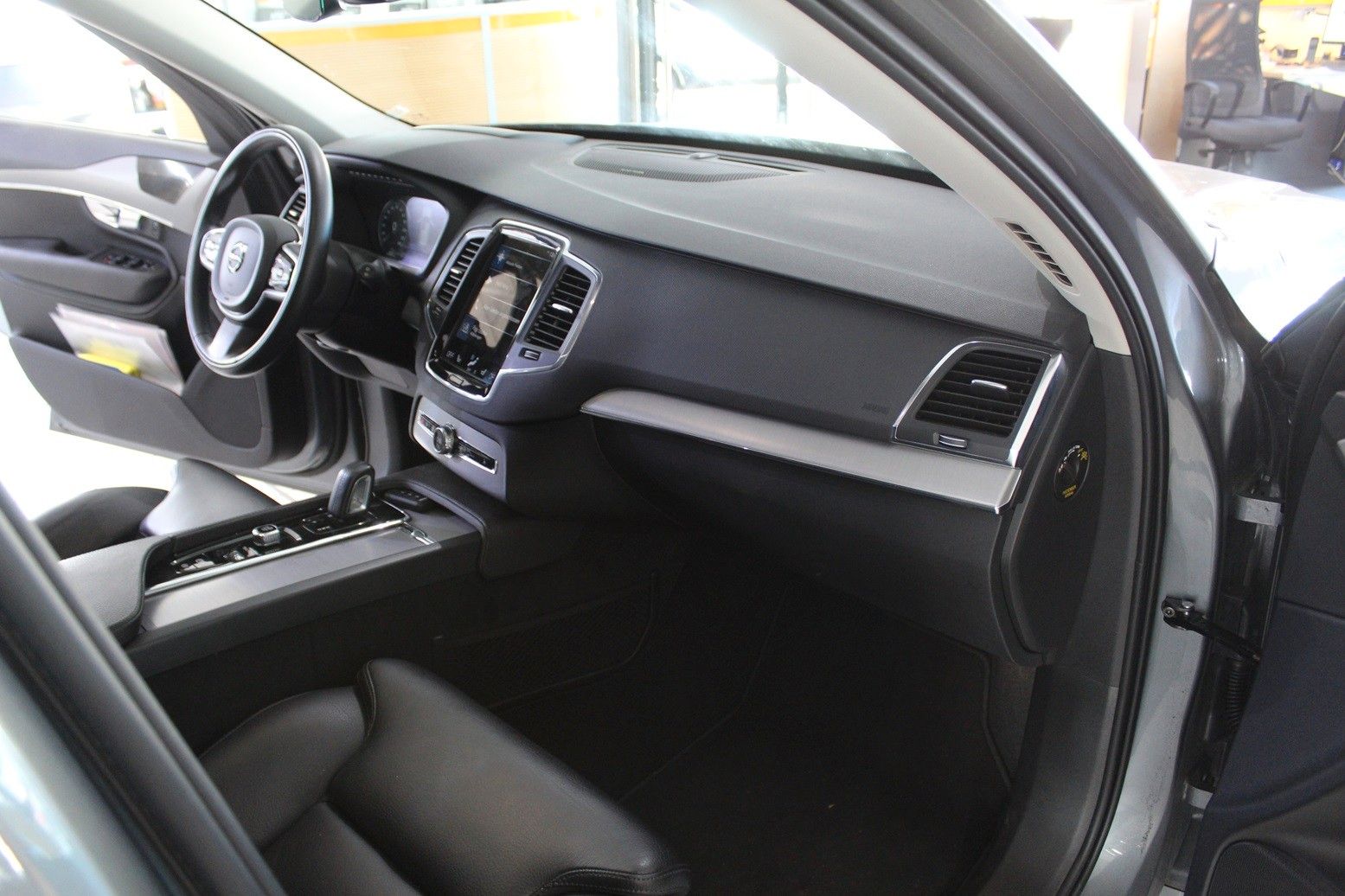 Fahrzeugabbildung Volvo XC90 Momentum Pro  AWD/4xSHZ/LHZ/PANO/LEDER/HUD