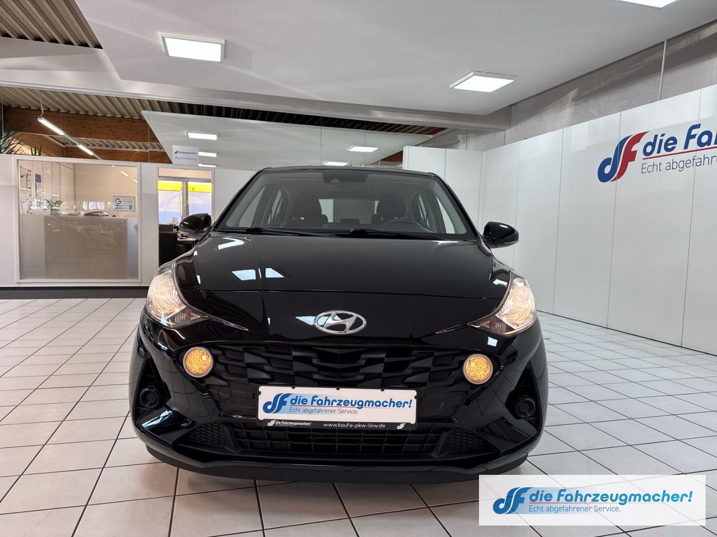 Fahrzeugabbildung Hyundai i10 Trend Navi Apple CarPlay Android Auto Musiks